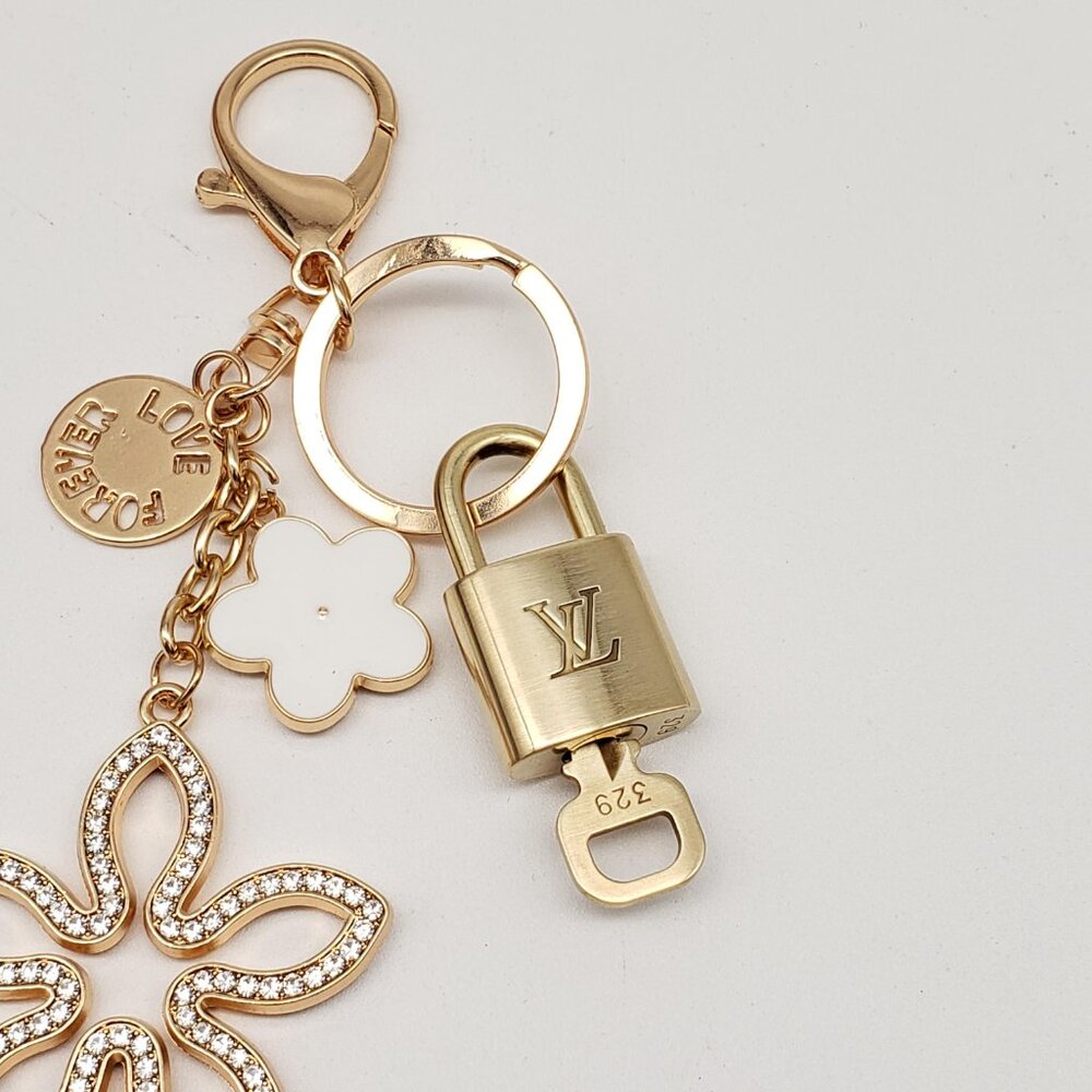 Authentic Louis Vuitton Gold Lock & Key ✨ Bag Charm Flower Keychain - Picture 8 of 9
